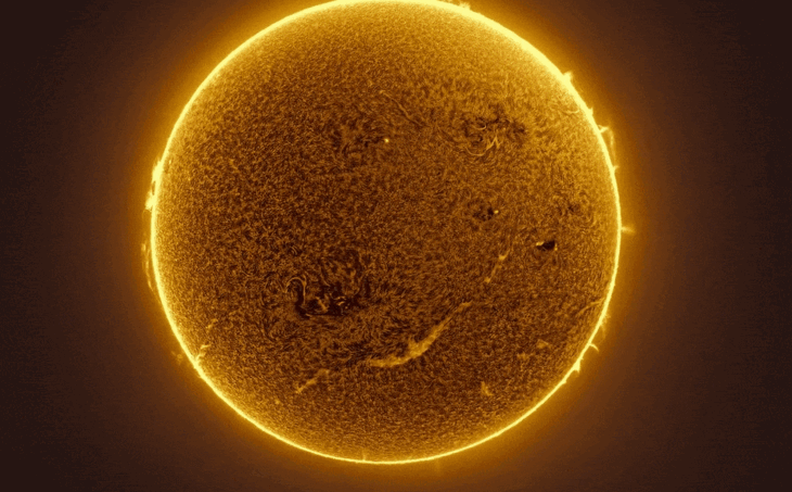 미구엘 클라로가 촬영한 ISS의 태양면 통과 모습
