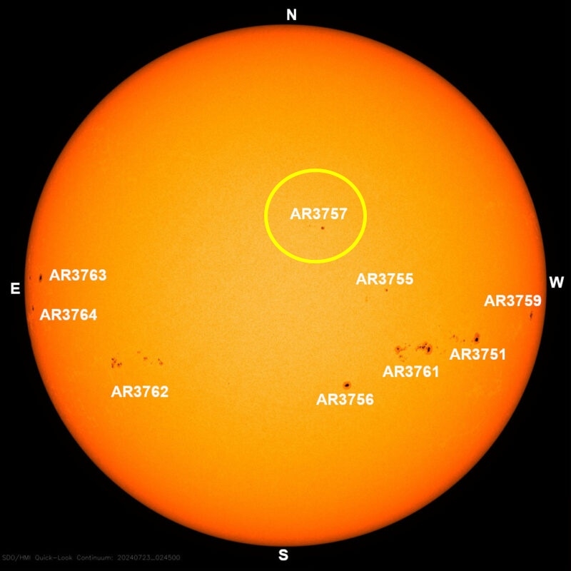 thumbnail - 흑점 AR3757의 위치와 23일 기준 각 태양의 흑점들. NASA/SDO