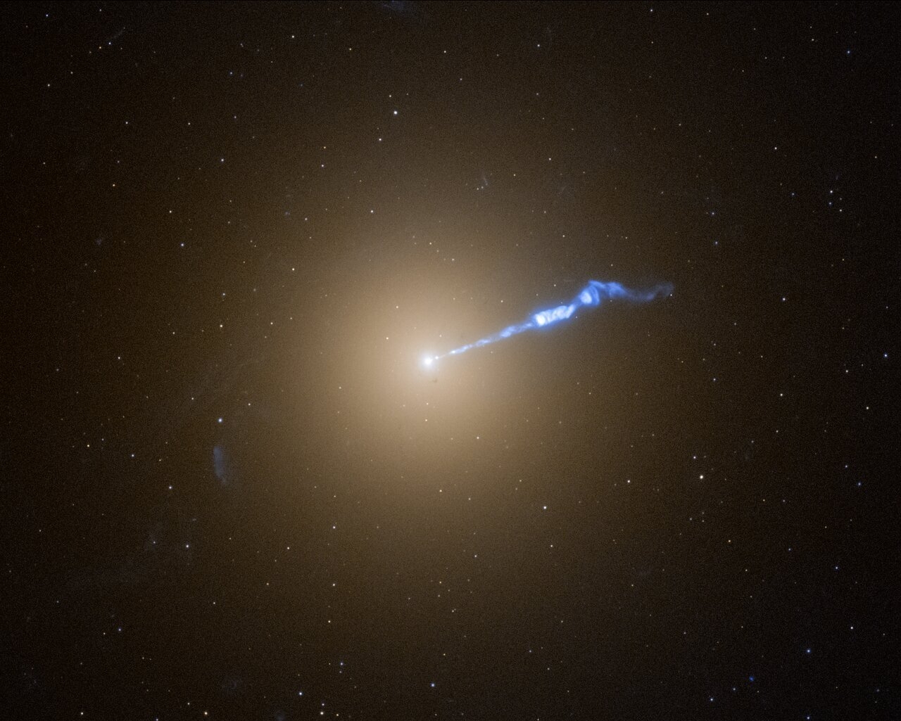 허블 망원경이 찍은 M87 은하 중심부의 거대 제트. Credit: NASA, ESA, A. Lessing (Stanford University), E. Baltz (Stanford University), M. Shara (AMNH), J. DePasquale (STScI)