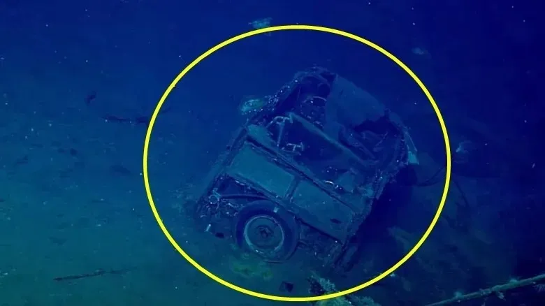 침몰한 USS 요크타운에서 발견된 자동차. NOAA thumbnail - 침몰한 USS 요크타운에서 발견된 자동차. NOAA