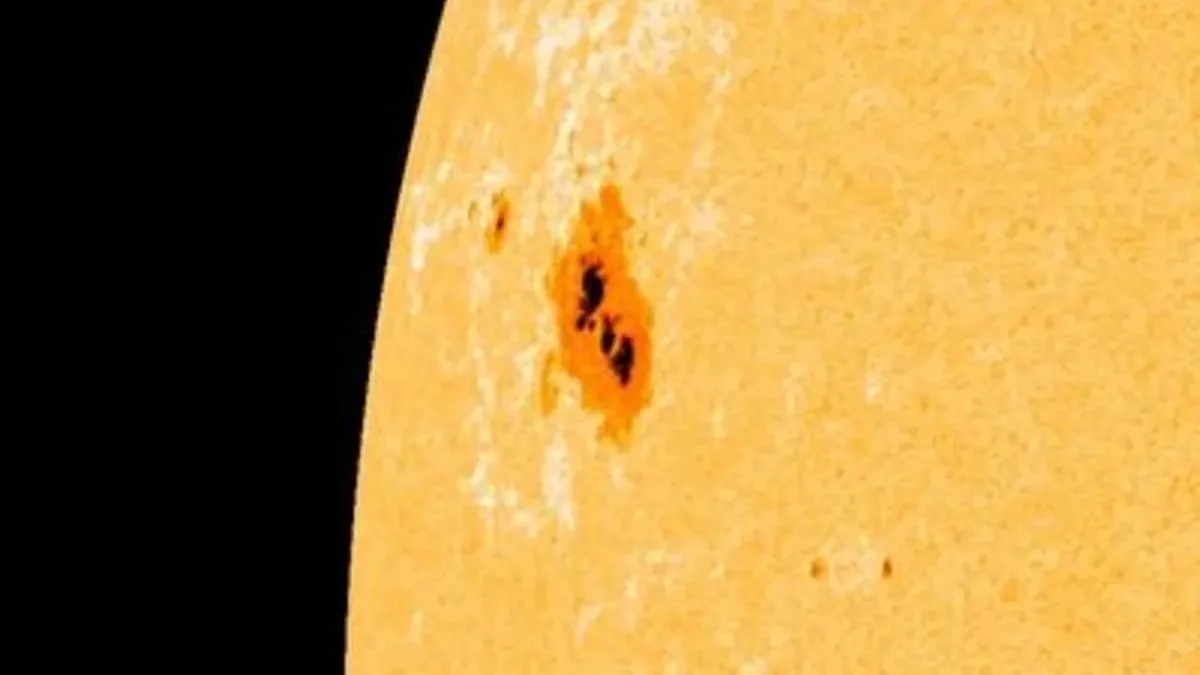 태양 흑점 AR4100. NASA/SDO thumbnail - 태양 흑점 AR4100. NASA/SDO