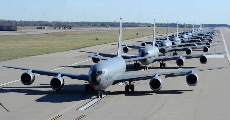 미 공군의 KC-135 공중급유기들. 출처=미 공군 thumbnail - 미 공군의 KC-135 공중급유기들. 출처=미 공군