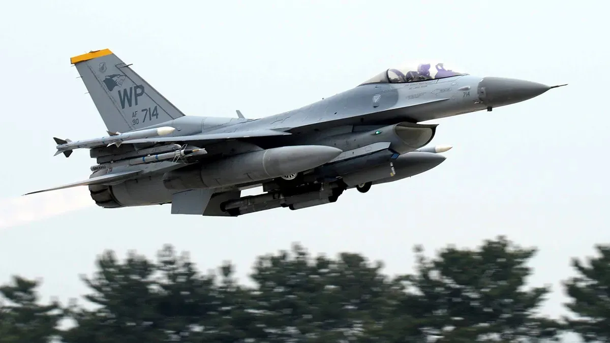 F-16 전투기. AP 연합뉴스 thumbnail - F-16 전투기. AP 연합뉴스