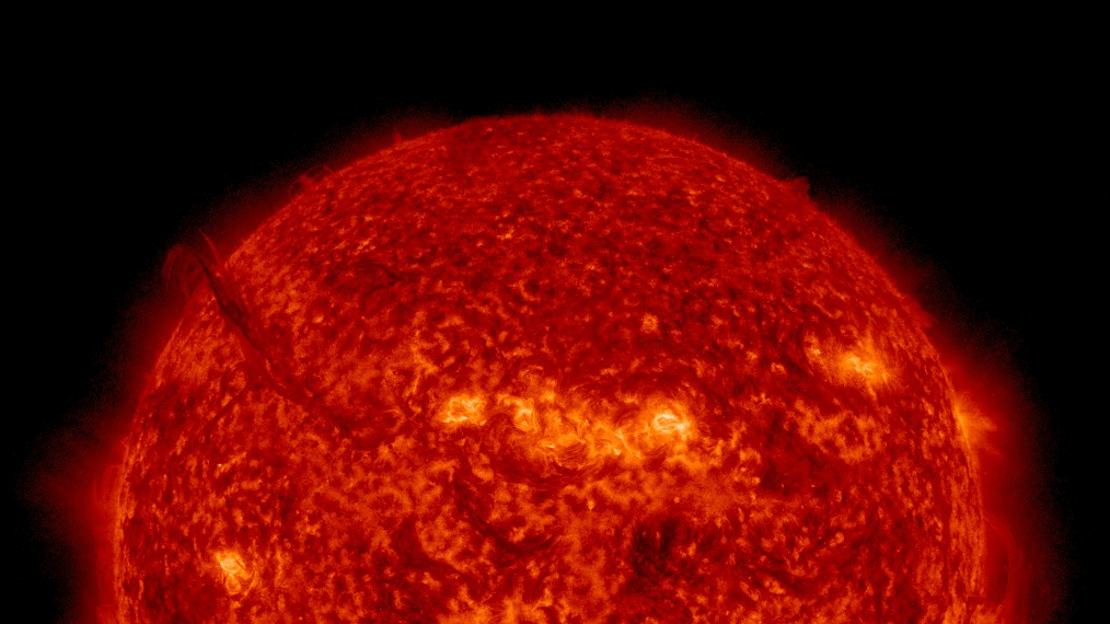 thumbnail - 지난 15일 태양 폭발로 40만㎞에 달하는 필라멘트가 만들어졌다. Solar Dynamics Observatory(SDO)