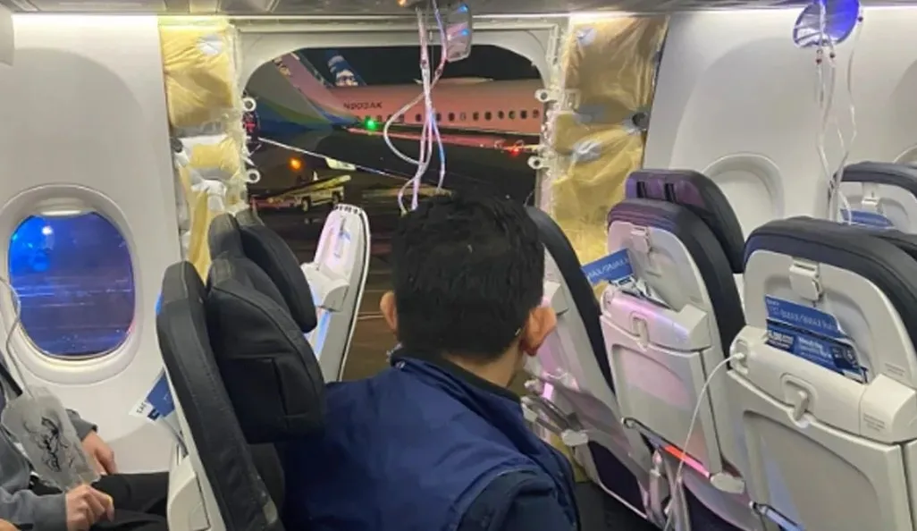 비행 중 사고가 발생한 알래스카 항공 1282편의 모습. 자료사진 thumbnail - 비행 중 사고가 발생한 알래스카 항공 1282편의 모습. 자료사진