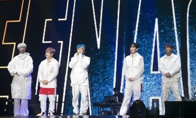 2019년 9월 서울 구로구 고척돔에서 H.O.T. 공연 ‘2019 하이파이브 오브 틴에이저’(2019 High-five Of Teenagers)가 열린 모습. 솔트이노베이션 제공 thumbnail - 2019년 9월 서울 구로구 고척돔에서 H.O.T. 공연 ‘2019 하이파이브 오브 틴에이저’(2019 High-five Of Teenagers)가 열린 모습. 솔트이노베이션 제공