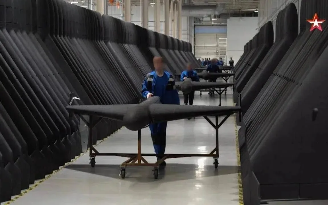 thumbnail - 러시아 타타르스탄 공화국 옐라부가 드론 공장 모습. 영상 캡처