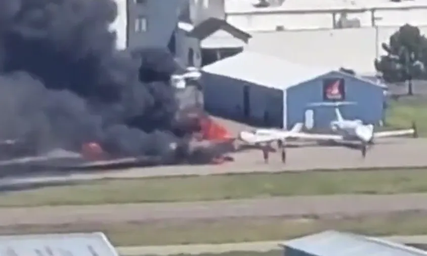 thumbnail - 11일(현지시간) 미국 몬태나의 칼리스펠 공항에 착륙하던 소형 비행기가 공항에 서 있던 다른 항공기와 충돌해 큰 화재가 발생했다. 엑스 영상 캡처