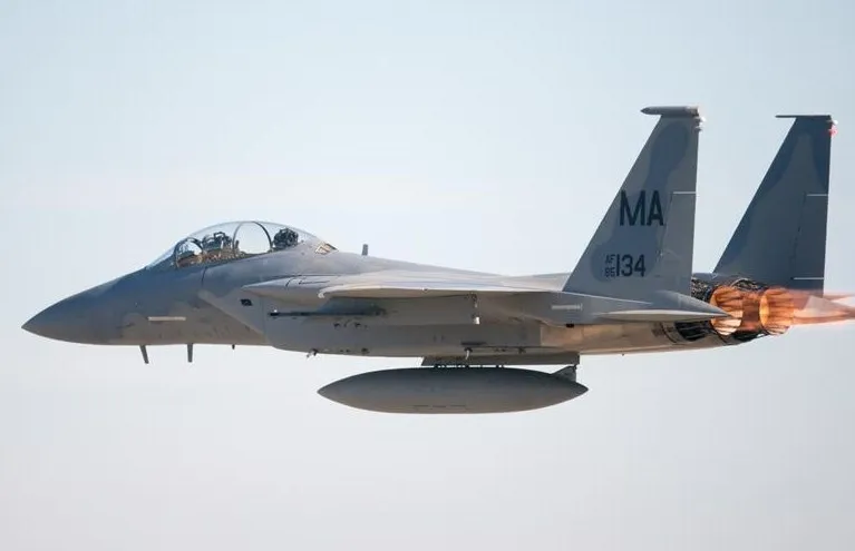 thumbnail - F-15D 이글 자료사진. 104 전투비행단 제공