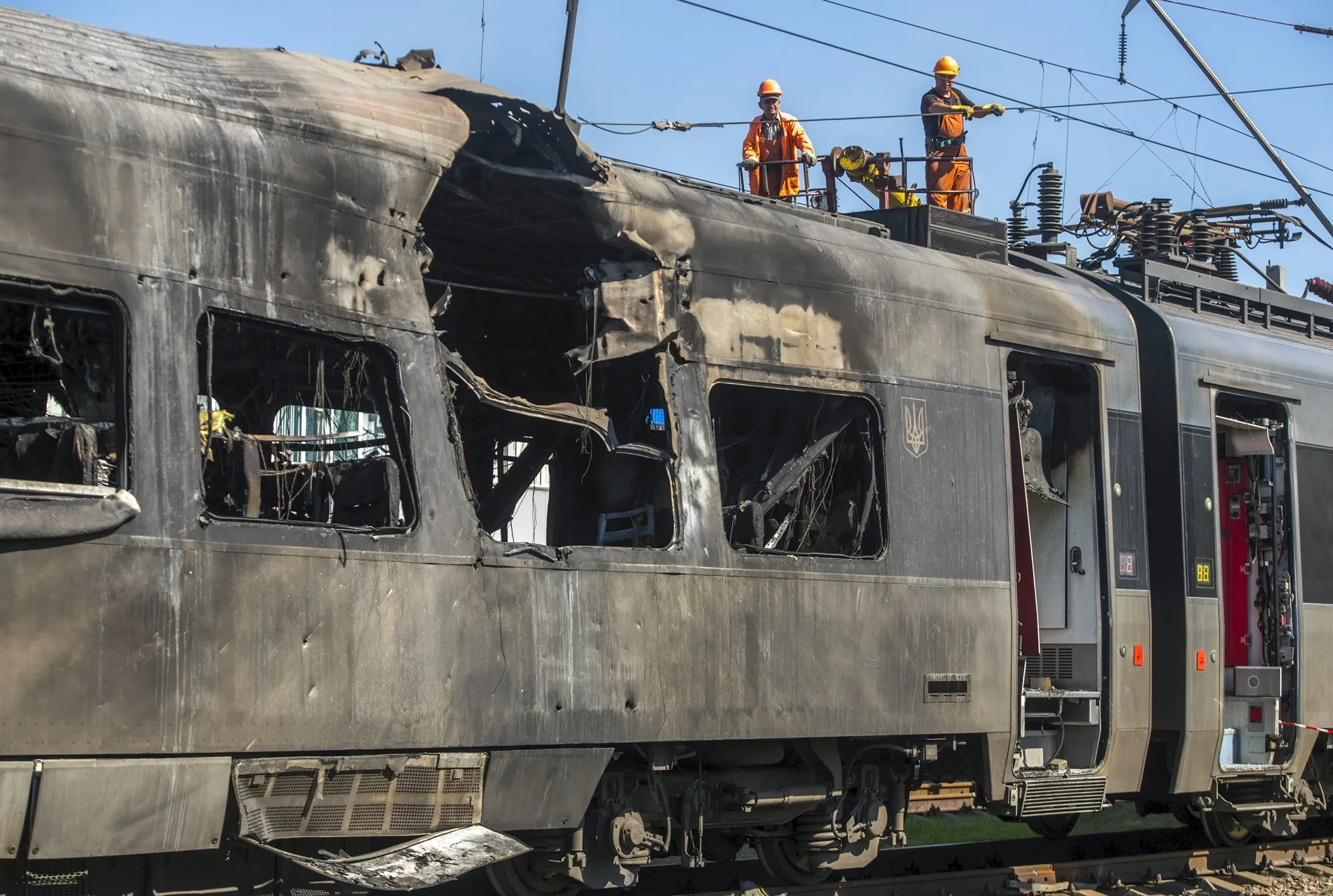 thumbnail - 지난 28일 러시아의 드론 공격에 우크라이나 고속철도가 크게 파괴됐다. EPA 연합뉴스