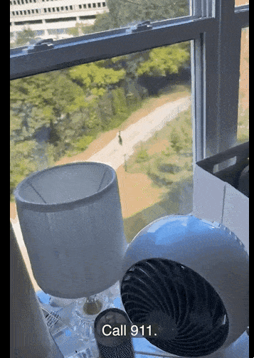 thumbnail - 현지시간으로 3일 미국 메사추세츠대학 로웰 캠퍼스 인근에서 총을 든 남성이 활보하는 영상이 유포돼 당국이 조사에 나섰다.