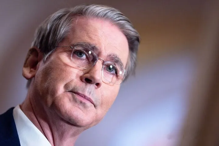 thumbnail - 스콧 베선트 미국 재무장관은 16일(현지 시간) CNBC 인터뷰에서 “중국과의 대화가 갈수록 생산적으로 진행되고 있다”며 “앞으로도 협상이 이어질 것이고, 중국도 합의 가능성을 인식하기 시작했다”고 밝혔다. 그러면서 11월 상호 관세 발효를 앞두고 “그 전에 추가 협상이 있을 것으로 본다”며 중국과의 무역 합의가 임박했다고 전했다. 워싱턴 AP 뉴시스