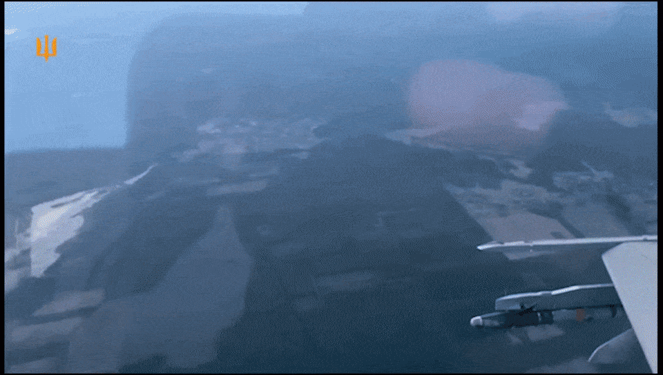 thumbnail - 우크라이나 F-16 전투기가 미사일을 발사하고 레이더 화면에 러시아 표적 요격 장면이 잡힌 모습. 출처=우크라이나 공군 텔레그램