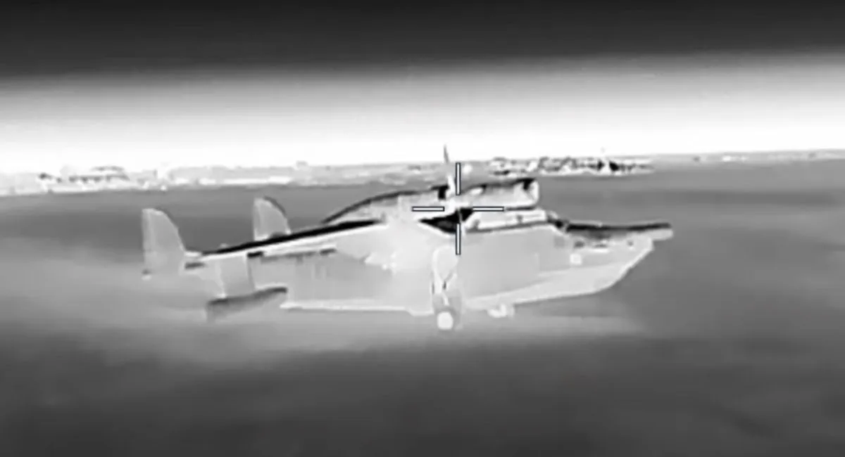 thumbnail - 우크라이나가 러시아의 수륙양용 항공기 Be-12 차이카(Chaika) 2대를 처음으로 파괴했다고 주장했다. 영상 캡처