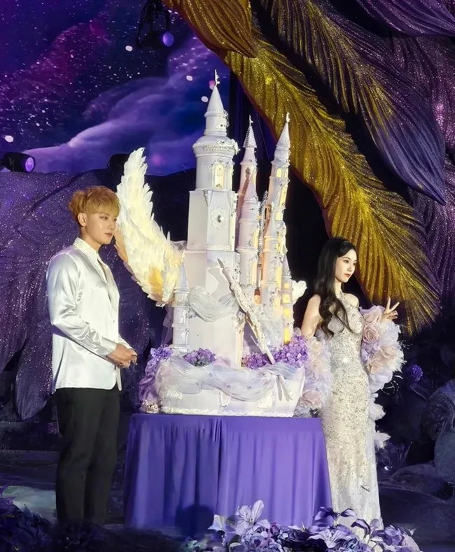 thumbnail - 그룹 엑소(EXO) 출신 타오(황즈타오·32)와 SM엔터테인먼트 연습생 출신 가수 겸 배우 쉬이양(28).