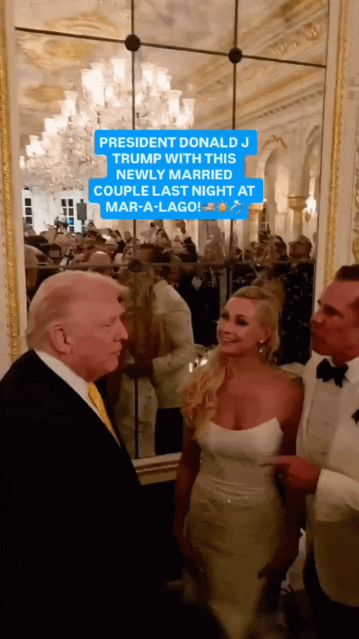 thumbnail - 마러라고 결혼식에 깜짝 등장한 트럼프 대통령이 신랑·신부와 이야기를 나누는 장면이 영상으로 퍼지며 화제를 모았다. 하객들은 환호하며 촬영에 나섰다. 엑스(X) 영상 일부