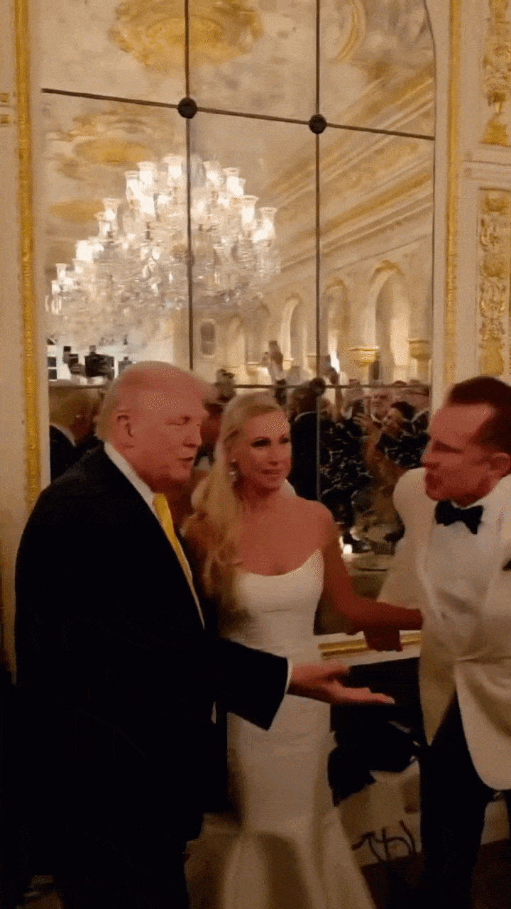 thumbnail - 트럼프 대통령이 결혼식장에서 에릭 메택사스를 향해 “저 사람이 나를 천국에 데려갈 사람”이라고 농담하자 메택사스가 웃으며 받아치는 장면. 메택사스 인스타그램 영상 일부