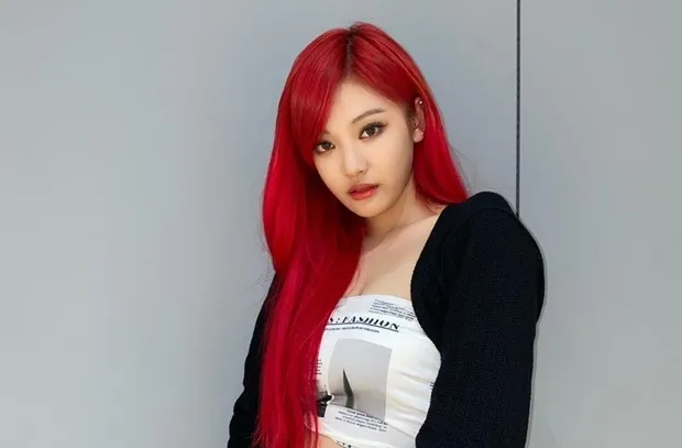 thumbnail - 중국 헤이룽장성 하얼빈시 출신인 닝닝은 모국에서부터 유명 오디션 참가자로 얼굴을 알렸으며, 2016년 SM엔터테인먼트에 합류해 2020년 에스파로 한국 연예계에 진출했다.