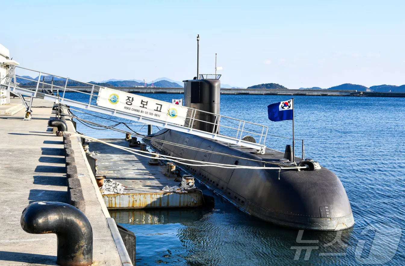 thumbnail - 지난 18일 장보고함이 경남 창원 진해 해군기지에 정박해 있는 모습. 해군 제공