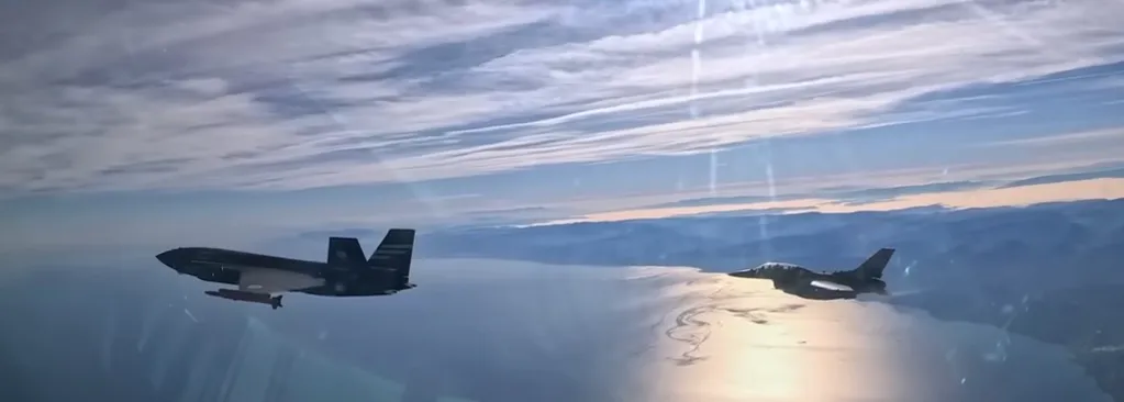 thumbnail - 튀르키예 전투기급 무인전투기 ‘크즐엘마’(왼쪽)가 흑해 상공에서 F-16 전투기와 편대를 이뤄 비행하고 있다. 바이카르 제공