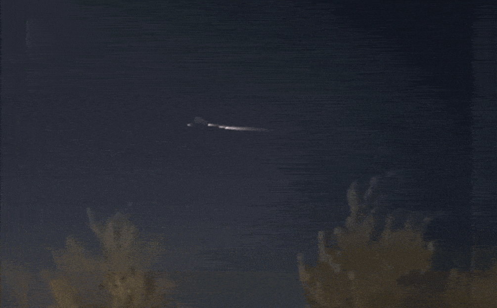 thumbnail - 추락하는 스타링크 위성 모습을 담은 영상의 일부