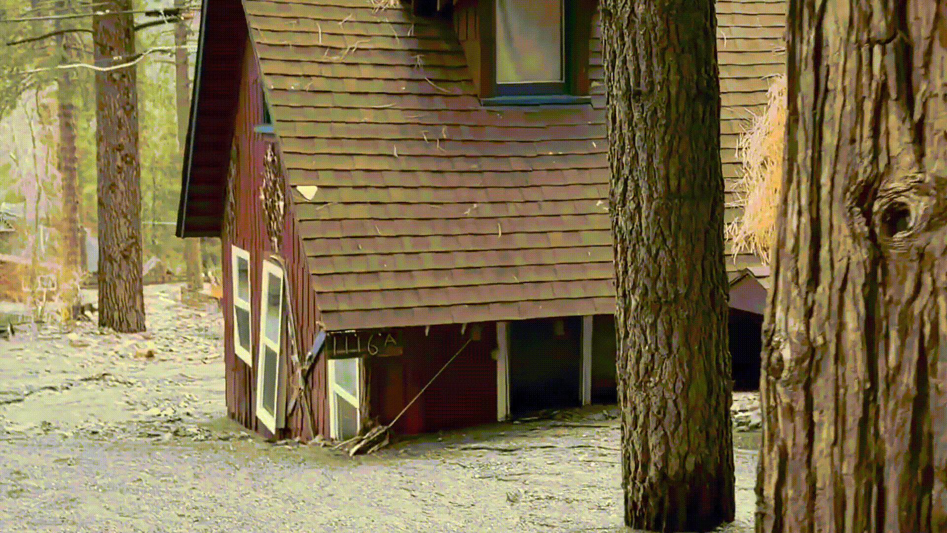 thumbnail - 미국 캘리포니아 라이트우드가 산사태에 직격탄을 맞았다. 사진=샌버너디노 소방서