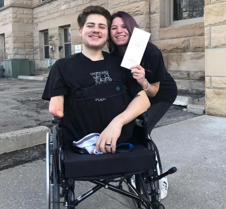 thumbnail - 로렌 쇼어스(24)와 아내 사비아 라이히. 사진=인스타그램 Loren Schauers 캡처