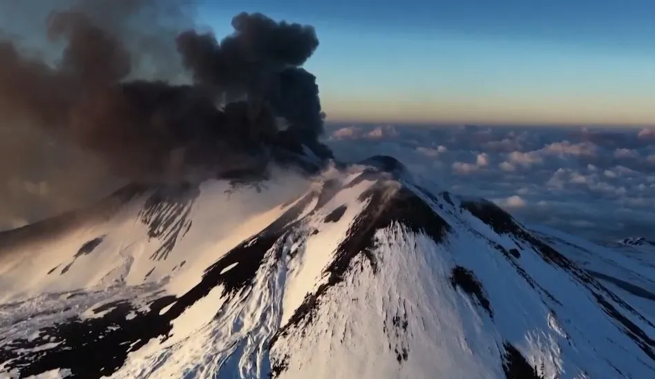 thumbnail - 지난 27일 유럽에서 가장 높은 활화산인 에트나 화산이 또다시 분화했다. 영상 캡처