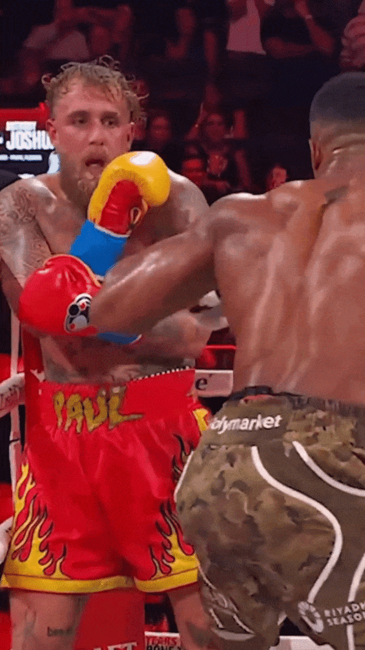 thumbnail - 앤서니 조슈아의 강펀치가 제이크 폴의 얼굴에 적중하는 순간을 담은 경기 장면. 폴은 해당 장면을 짧은 영상으로 편집해 자신의 인스타그램에 올렸다. 2025.12 / 제이크 폴 인스타그램