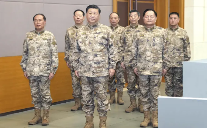 thumbnail - 2022년 11월 8일 군복을 입고 군사위원회 합동작전지휘센터를 둘러본 시진핑 중국 국가 주석. 중국중앙(CC)TV 캡처