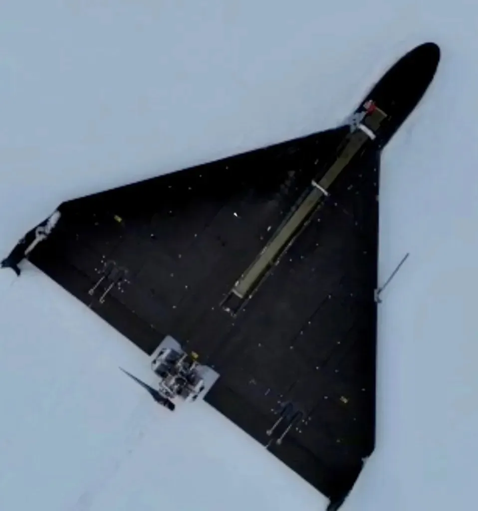 thumbnail - 우크라이나 북부 체르니히우 지역 눈밭에서 발견된 러시아의 드론 게란. 소셜미디어 캡처