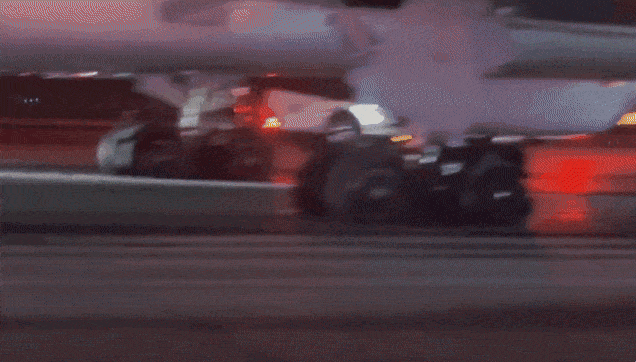 thumbnail - 6일 저녁 페루 리마에서 출발해 미국 조지아주 하츠필드-잭슨 애틀랜타 국제공항에 착륙하던 중 비행기 바퀴 여러 개가 터지는 사고가 발생했다. 녹아내린 듯 파손된 사고기 바퀴의 모습. 폭스뉴스 제공