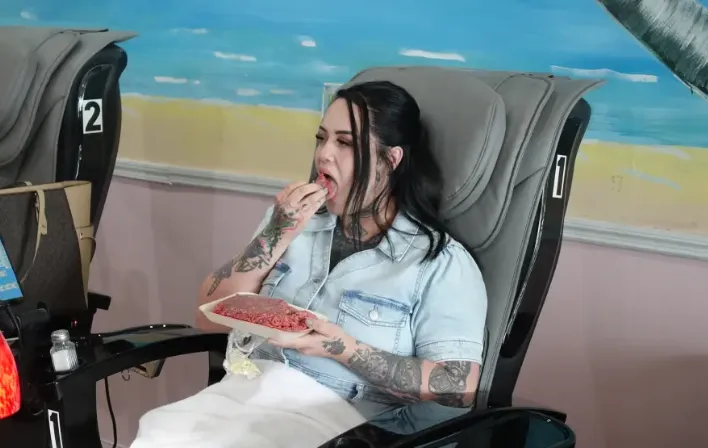 thumbnail - 매일 900g의 생고기를 먹는다는 미국 여성 웬디 마샬. 뉴욕포스트 제공