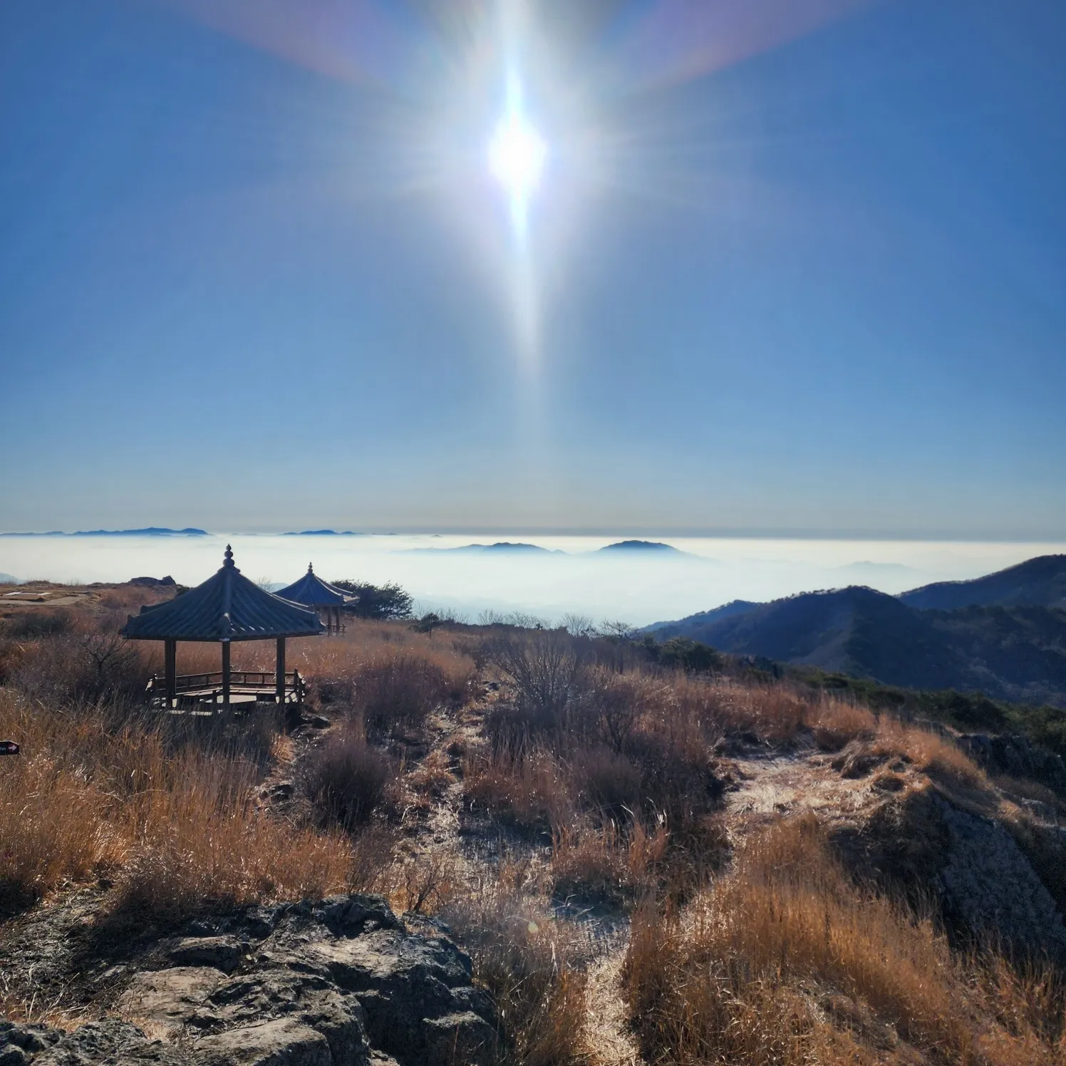 thumbnail - 비슬산 천왕봉 정자와 억새군락지