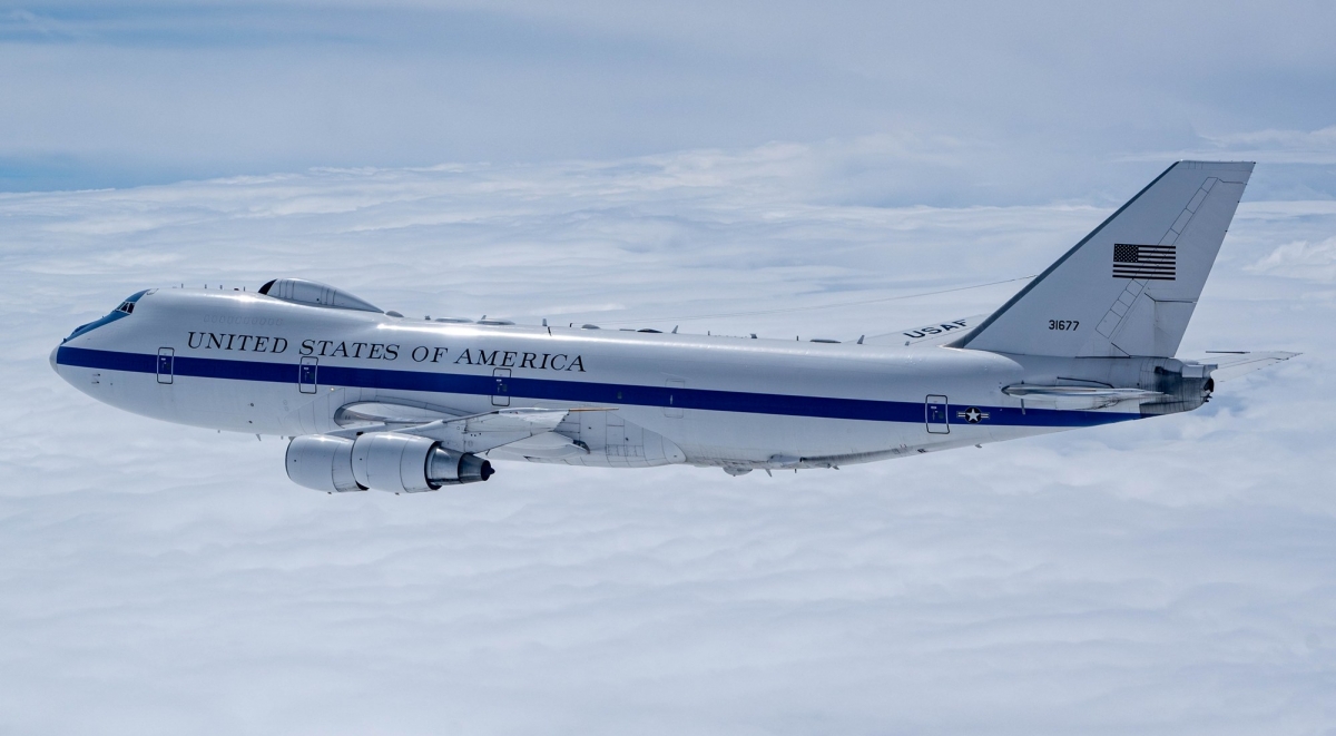 thumbnail - 공중 펜타곤…美 ‘최후의 날 항공기’ 51년 만에 LA 착륙