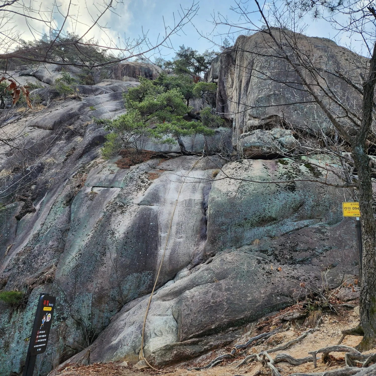 thumbnail - 천태산 75m 암벽 로프구간