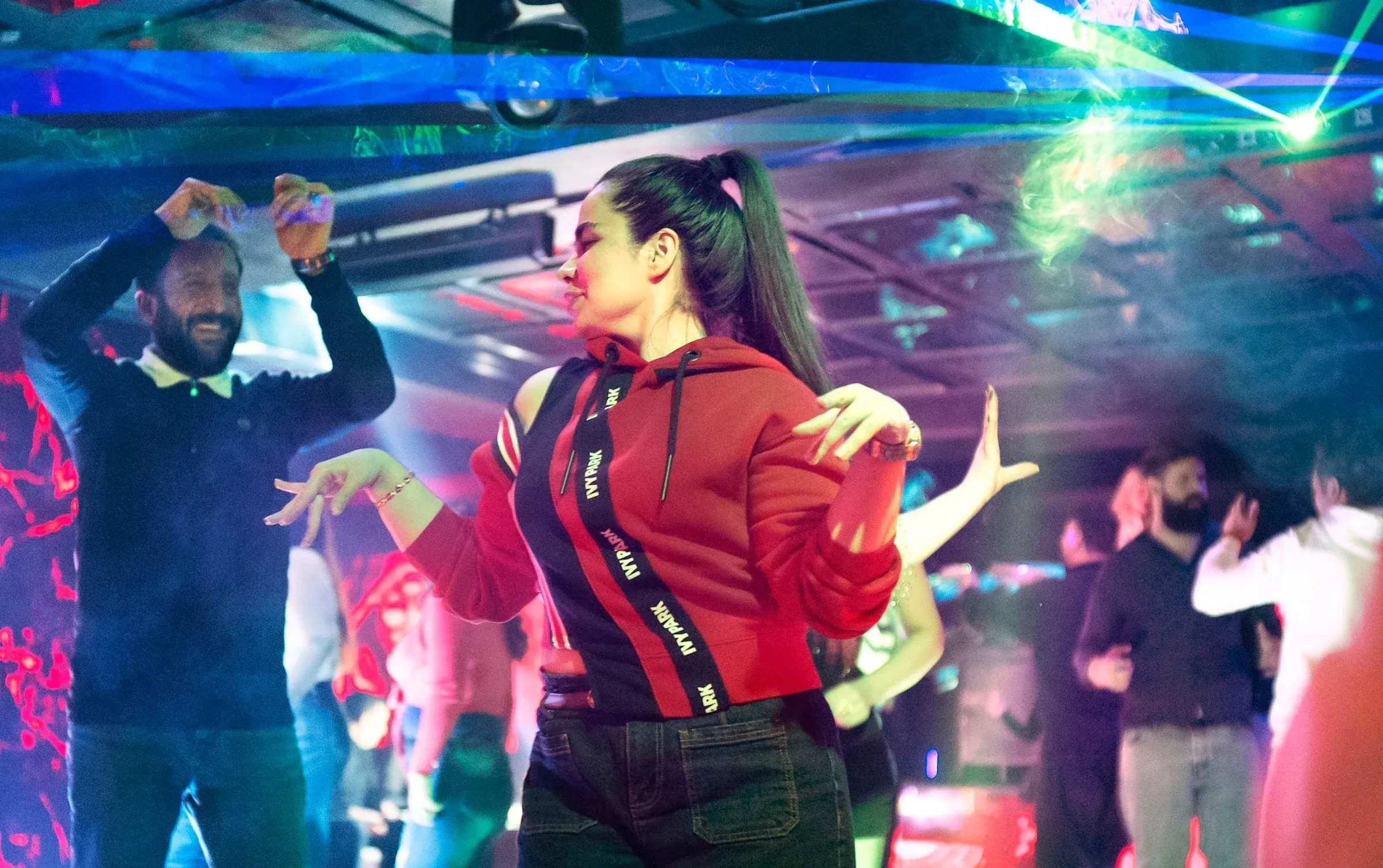 thumbnail - 튀르키예 반 지역의 나이트클럽 ‘퀸 페스타’. 이곳은 이란 상류층이 휴양지로 즐겨 찾는 장소로 알려져 있다. 텔레그래프