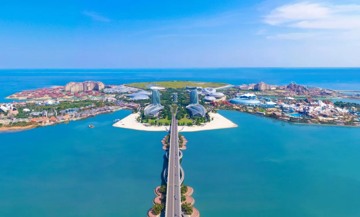 thumbnail - 중국 하이난성 단저우 앞바다에 조성된 인공 군도 하이화다오(海花岛·오션 플라워 아일랜드) 프로젝트 조감도. ‘중국판 두바이’를 표방하며 대규모 관광·주거 단지로 개발이 추진됐으나, 현재는 상당 부분이 미완 상태로 남아 있다. 하이화다오 홈페이지