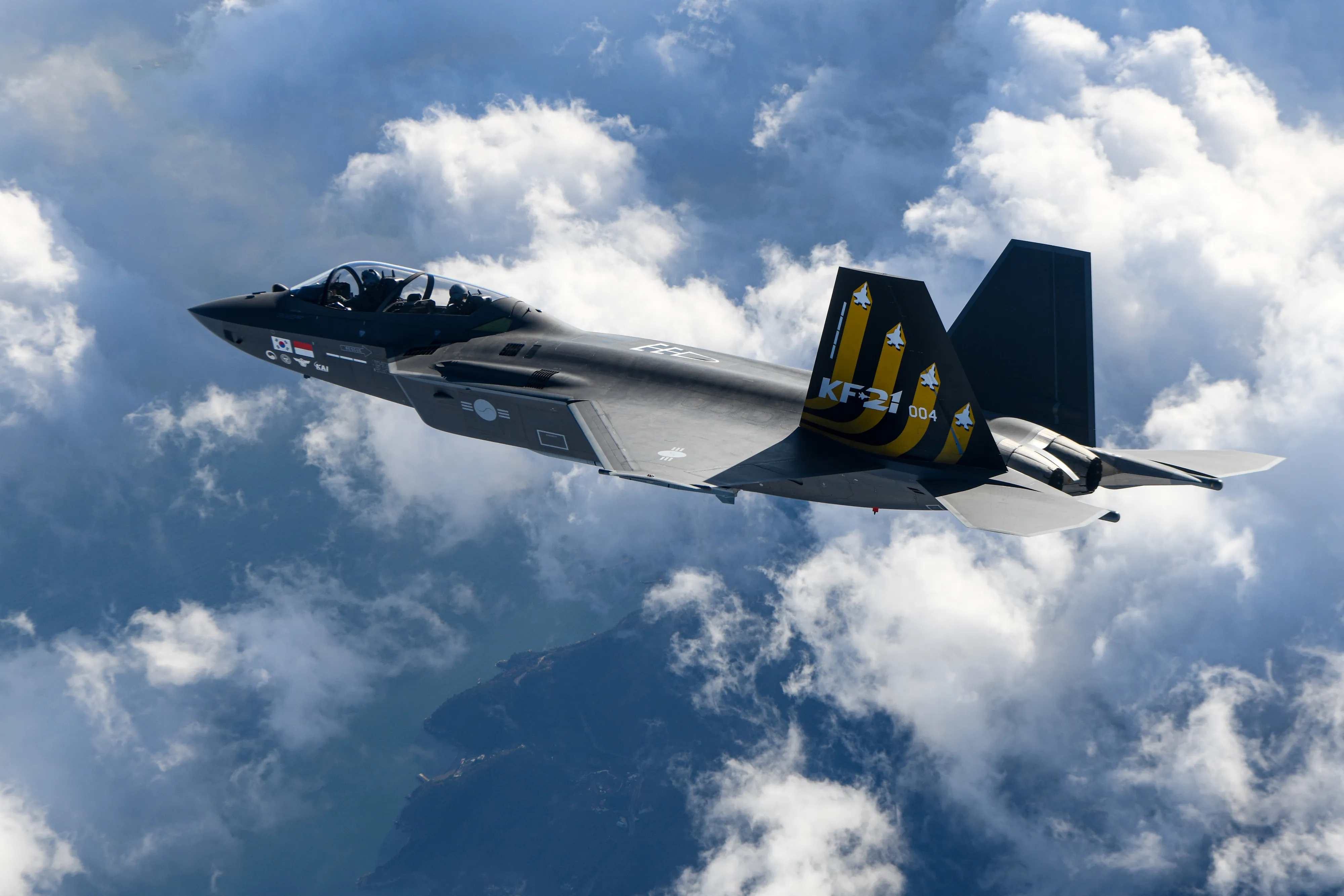 thumbnail - 한국형 전투기 KF-21 시제기가 시험 비행을 하고 있다. KF-21 공동개발국인 인도네시아는 분담금 문제로 개발 참여 범위가 조정된 바 있다. 한국항공우주산업(KAI) 제공 자료사진