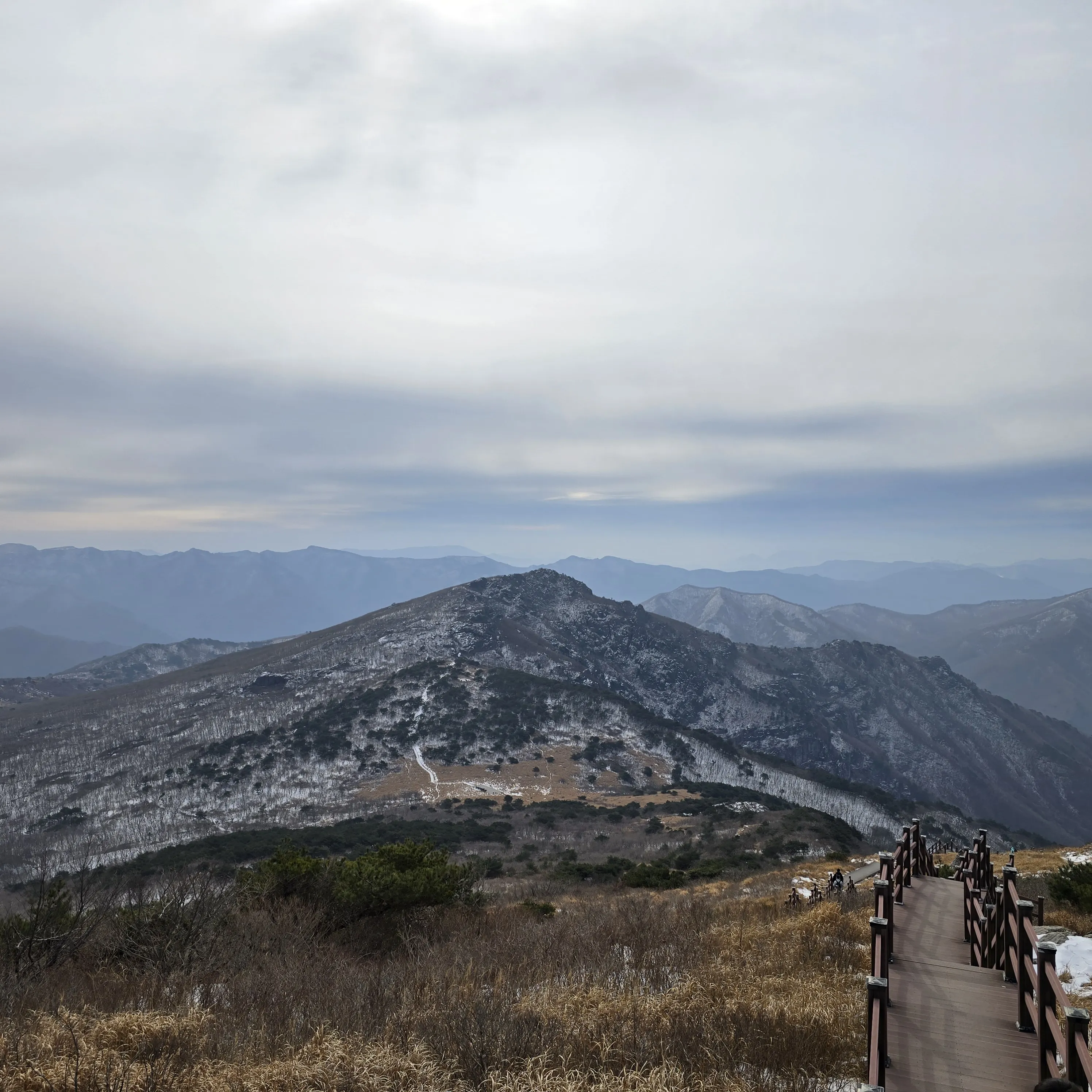 thumbnail - 천황산에서 재약산으로 향하는 사자평의 모습