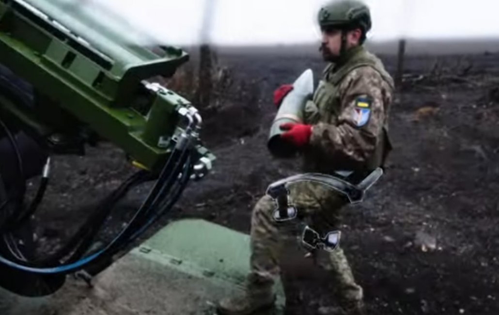 thumbnail - “2kg 가방서 꺼내니 아이언맨?” 우크라 전선 투입된 외골격 정체 [밀리터리+]