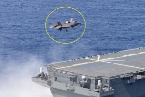 thumbnail - [포착] 英 스텔스전투기 F-35B, 사상 첫 日 경항공모함 착함 (영상)