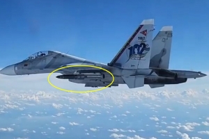 thumbnail - 트럼프 보고 있나?…베네수엘라 Kh-31 미사일 단 Su-30 전투기 공개 [핫이슈]