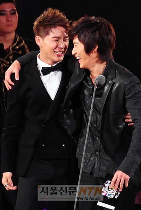 이완, 동방신기와 우정 과시 “우리는 절친”