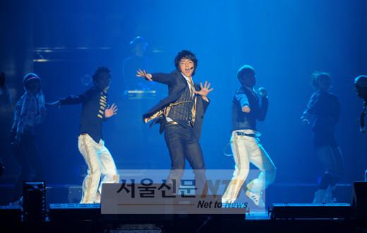 [NOW포토] 이준기, 강렬한 퍼포먼스 ‘시선 압도’