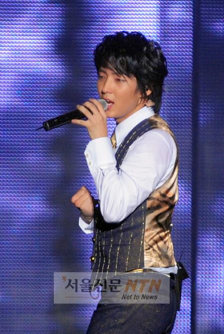 [NOW포토] 이준기 ‘열창하며 감정 표현’