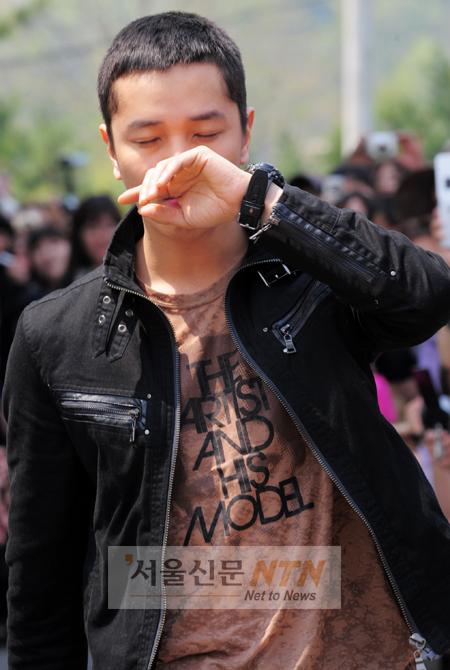 [NOW포토] 김정훈, 짧은 머리 공개 후 울먹여