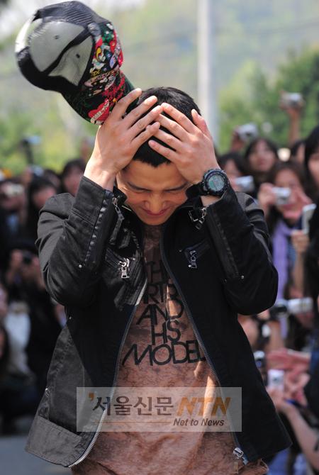 [NOW포토] 김정훈, 눈물 애써 참으며~