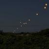 “혹시 UFO?“…밤하늘에 늘어선 의문의 불빛