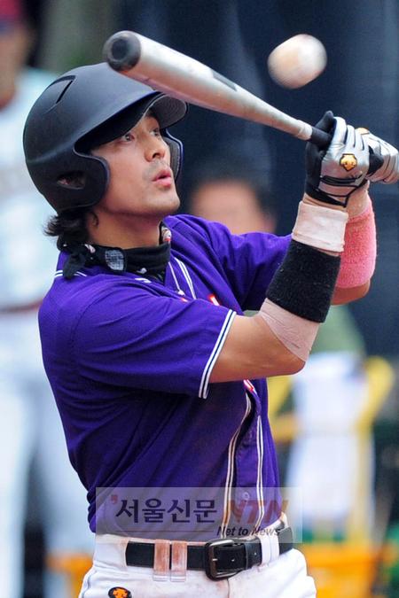 [NOW포토] 오지호 “번트는 이렇게”